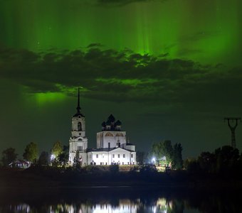 Сольвычегодск. Благовещенский собор под северным сиянием.