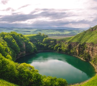 Горное озеро . Кавказ