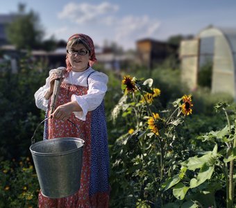 Вышла спозаранку за водой