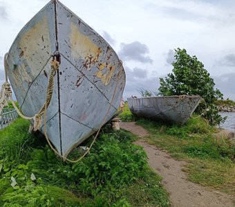 Почетная старость. Спят на берегу усталые суда