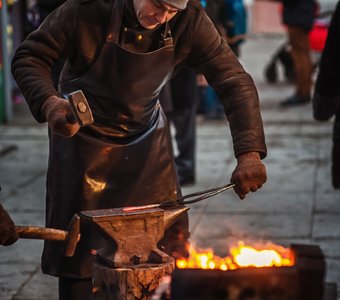 Кузнец на площади Санкт-Петербурга