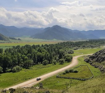 Дорога в горном Алтае