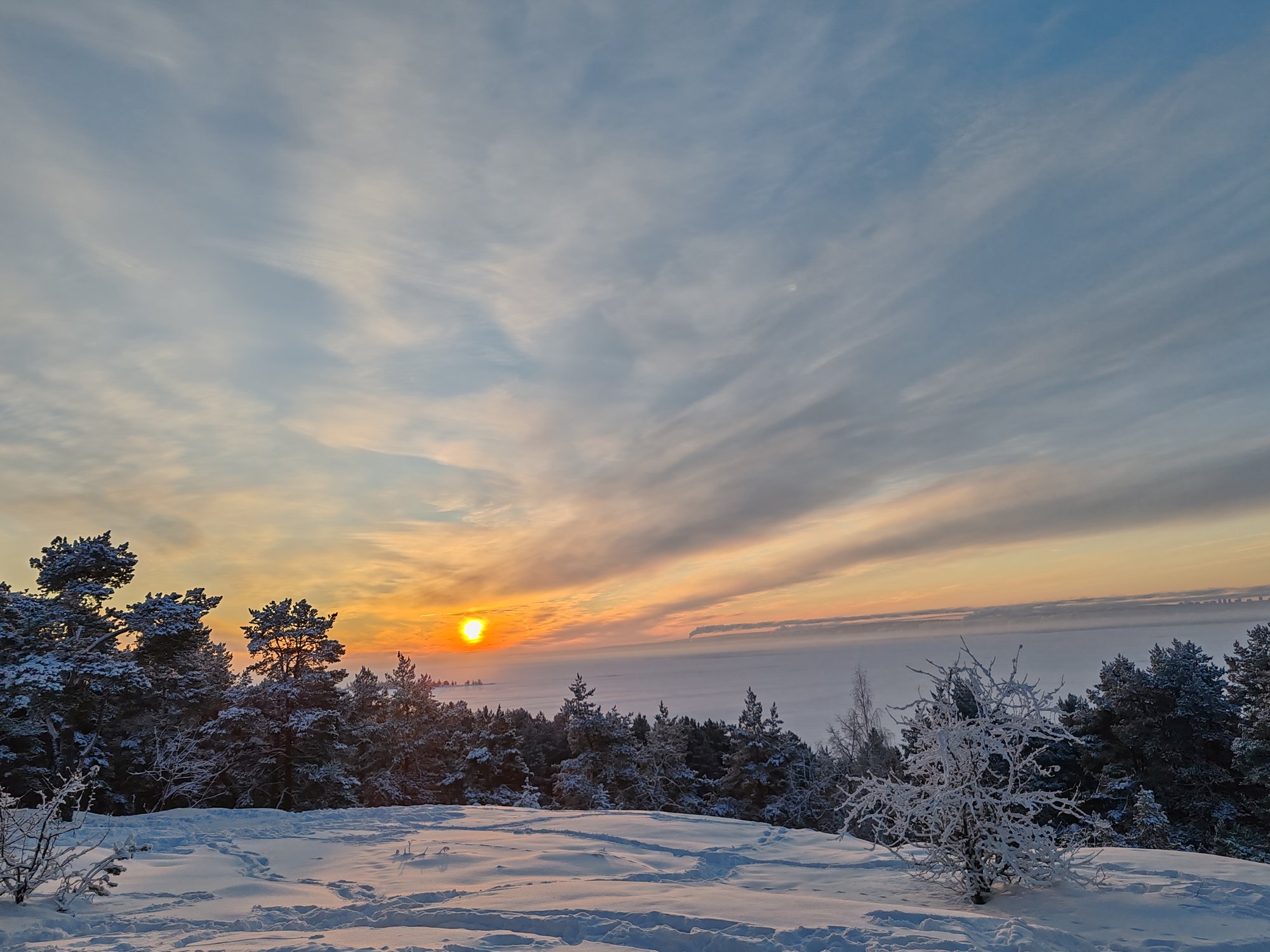 Петрозаводск. Восход над Онежским озером
