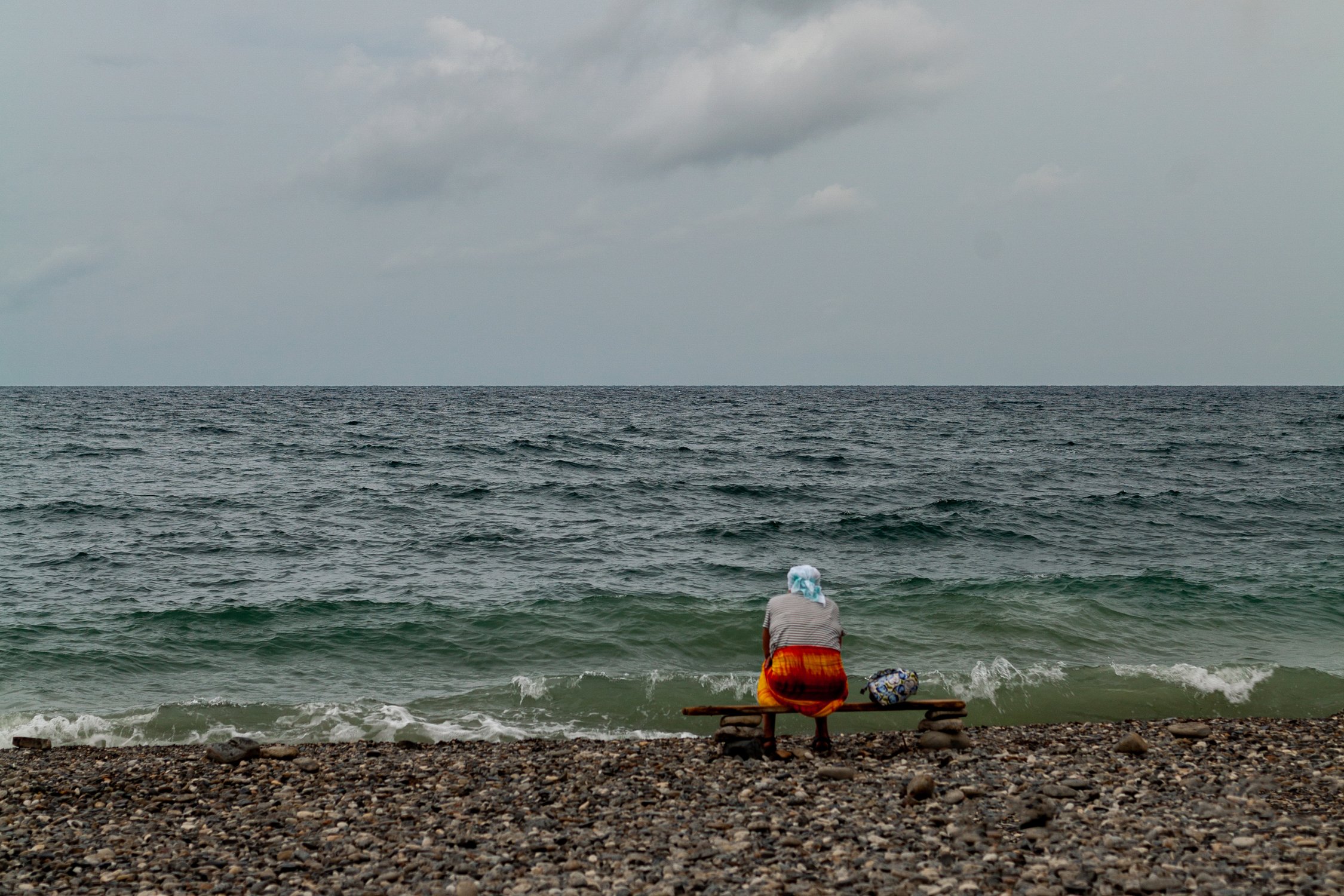 Бабушка и море, сентябрь, Хутор Бетта, Россия