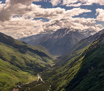 Вид на Баксанское ущелье