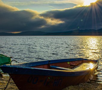 Вечер у высокогорного озера