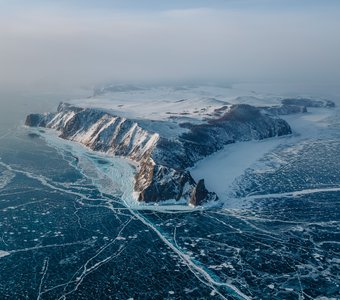 Мыс острова Ольхон, озеро Байкал