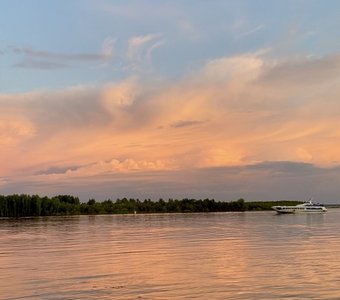 Красота заката на реке