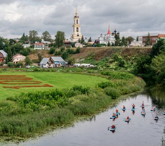 Команда в полосатых купальниках