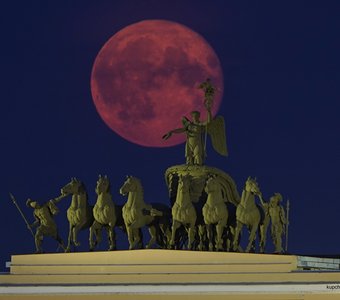 Восход Луны над Колесницей Славы