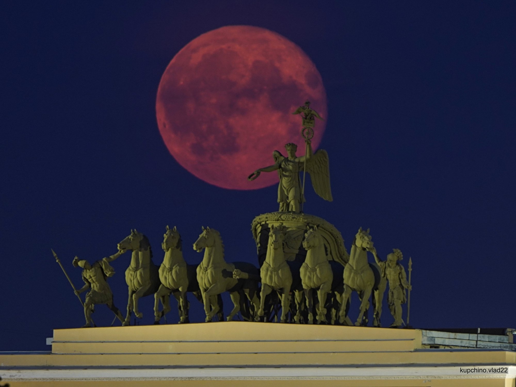 Восход Луны над Колесницей Славы