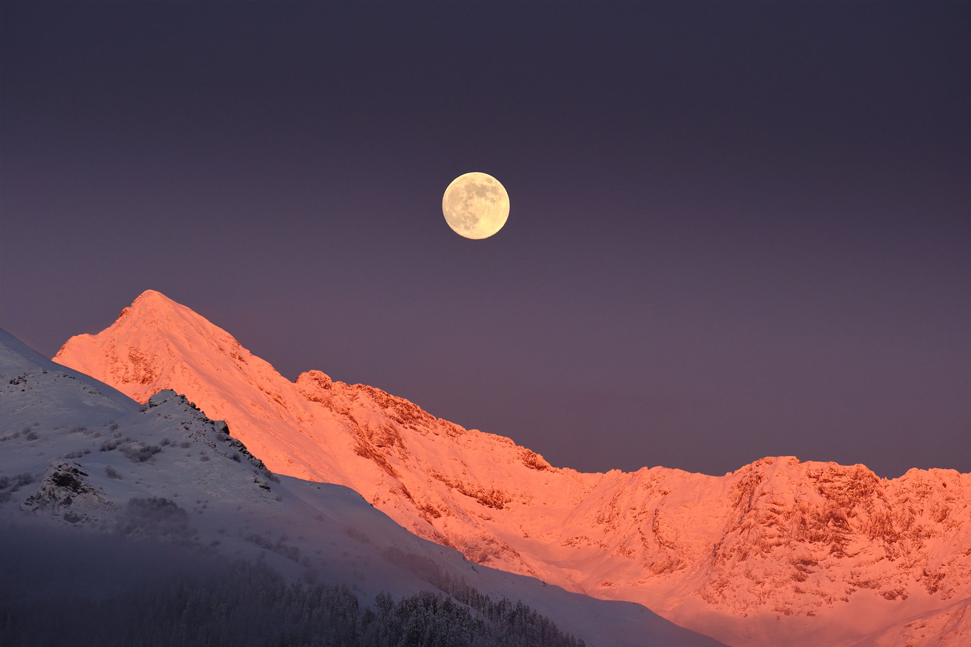 Полнолуние над горами