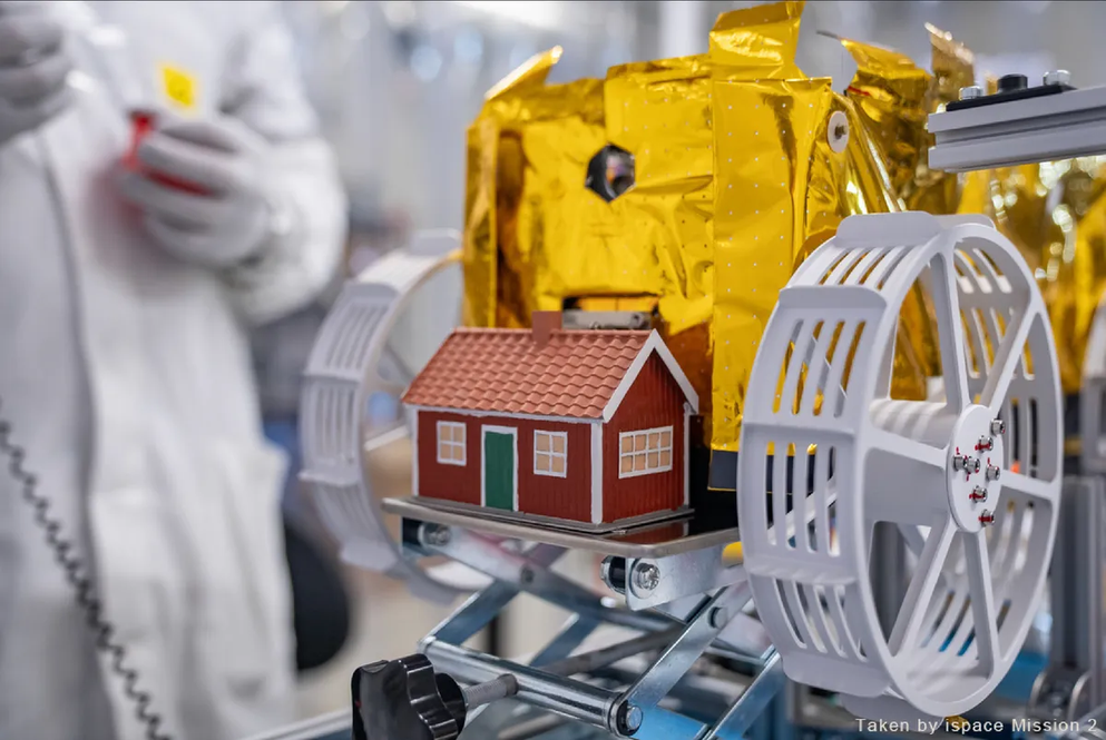 На Луну отправили небольшой шведский домик. Зачем?