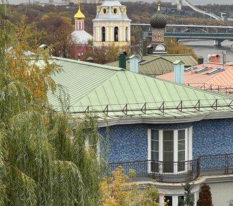 Вид на Андреевский монастырь и МГУ