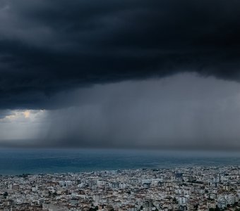 Море. Небо. Дождь.