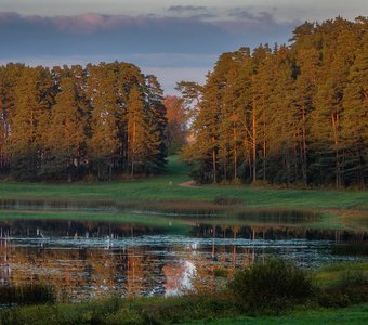 Живописный вечер на озере Маленец.