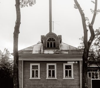 Дерево, дом, труба. Ритм и рифма. Углич. Июнь 2025 год.