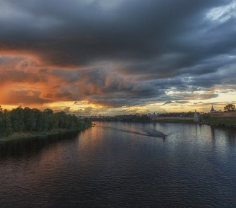 Вечер.. Псков...