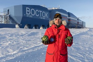 Полярники в Антарктиде собрали урожай арбузов