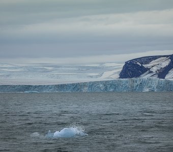 Три цвета, три ноты пейзажей Арктики. Ледник Иностранцева