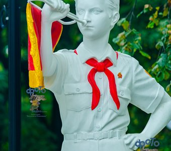 Скульптура пионера. город Курск