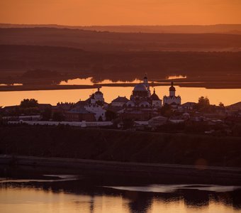 Остров-град Свияжск в лучах заката