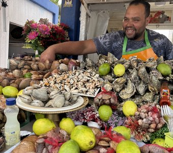 На устричном базаре в Марокко.