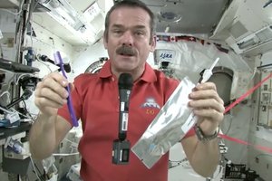 Как почистить зубы в невесомости