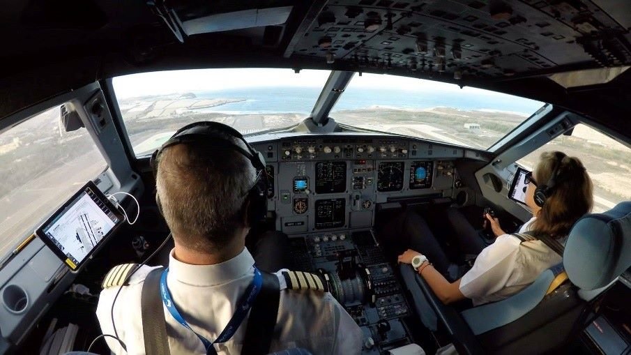 «Поймай меня, если сможешь»: пилот без диплома возил пассажиров по Европе