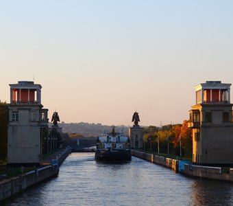 Золотой час на шлюзе