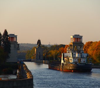 Золотой час на шлюзе