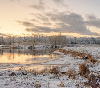 Снежный пейзаж в гатчинском парке <<Зверинец>>