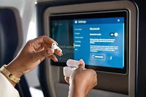 Несколько авиакомпаний запретили сдавать Bluetooth-наушники в багаж