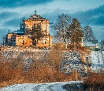 Храм на взгорье