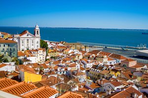 Визовый центр Португалии остановил прием заявлений