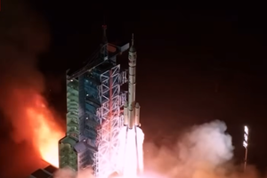 Китайские астронавты застряли в космосе