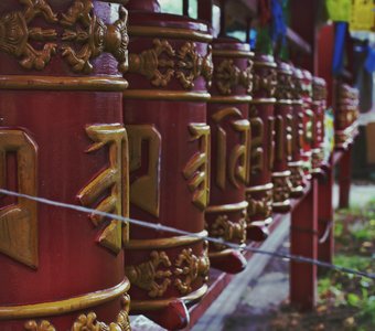 "Ом Мани Падме Хум"