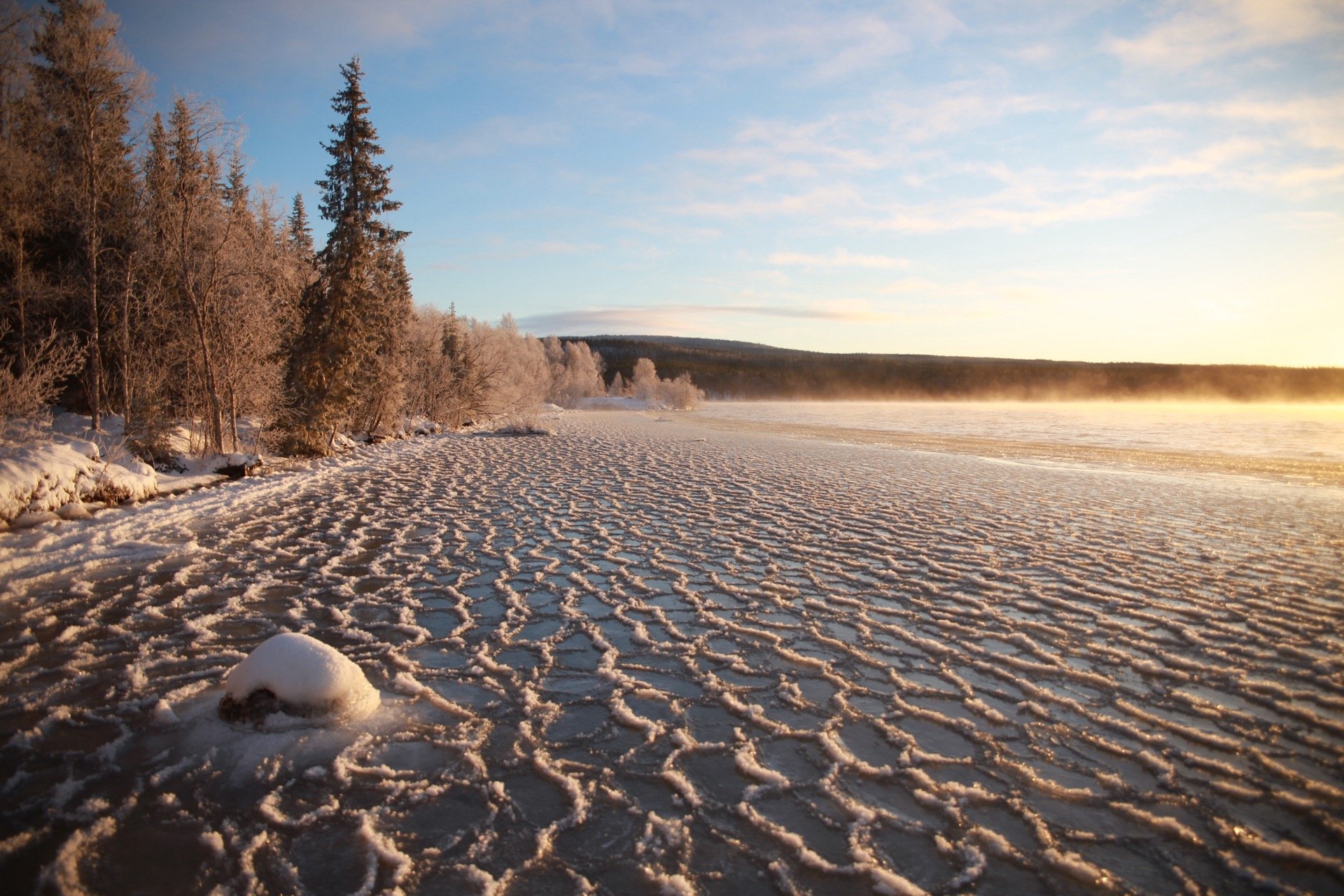 Морозное утро на реке