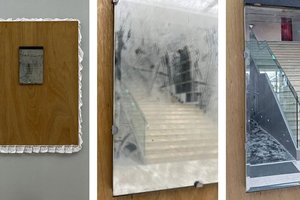Волонтер музея уничтожил произведение искусства, приняв его за грязное зеркало