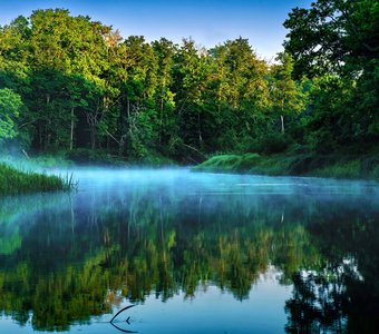 Таинственная синь реки
