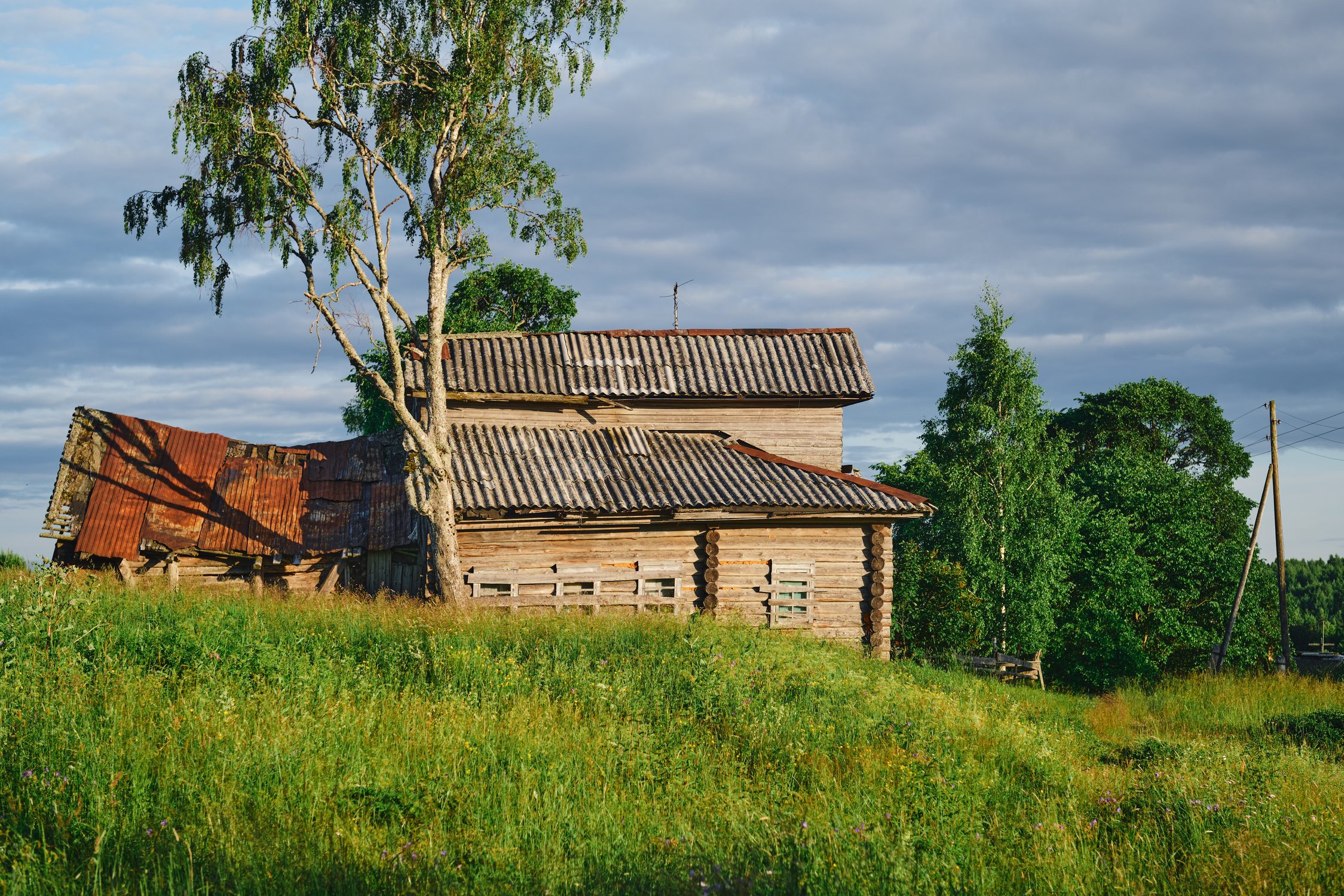 На земле стариков покоится вечность