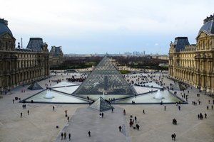 Стоимость входного билета в Лувр вырастет (для туристов не из Европы)
