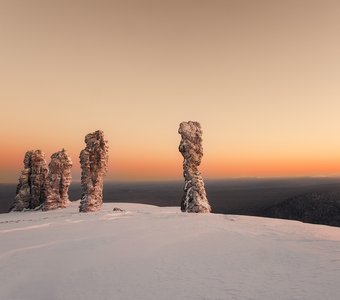 Каменные стражи северного рассвета