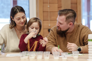Не на деревьях растут: откуда в магазинах появляются молоко, творог и сыр?