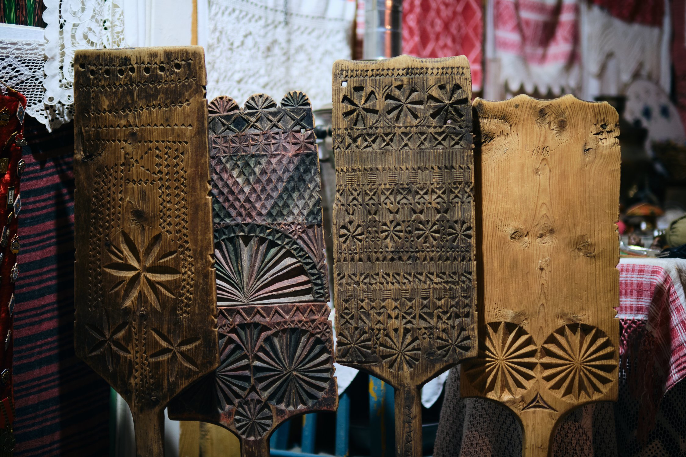 Прялка не Бог, а рубаху дает