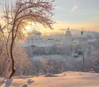 Морозный рассвет с видом на Трифонов монастырь