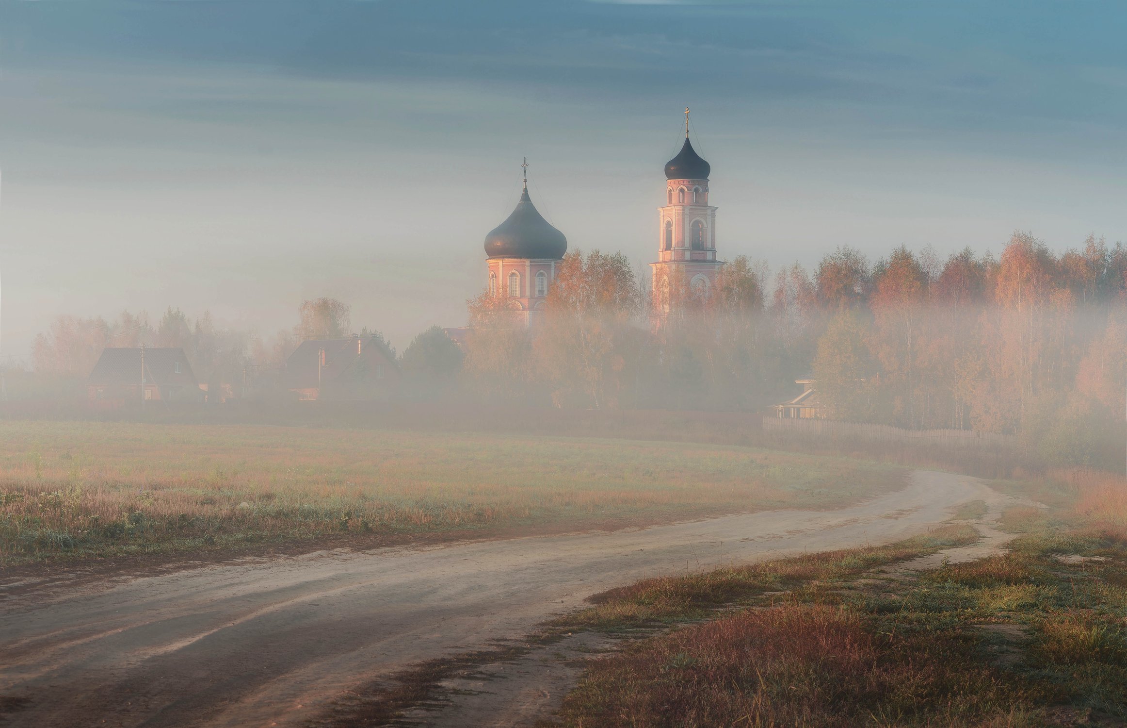 Утренний туман над деревней