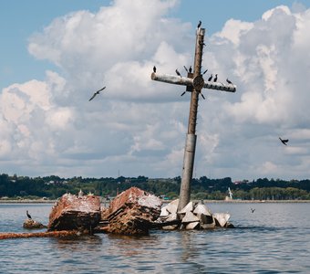 Памятники затопленным церквям