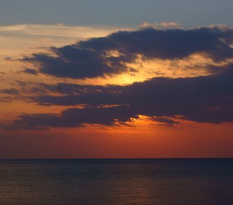 Тучи над морем