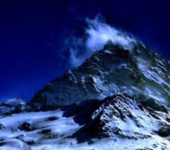 Гора в снегу